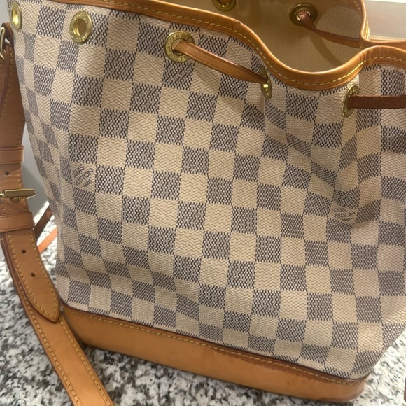 Louis Vuitton Handbags - LV bucket bag